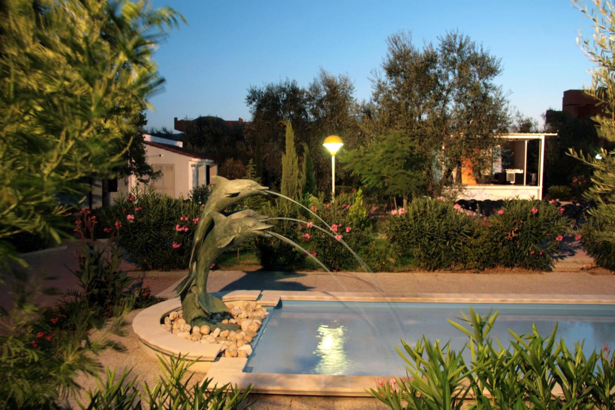 Villaggio Turistico Residence Delfino Весте Екстериор снимка