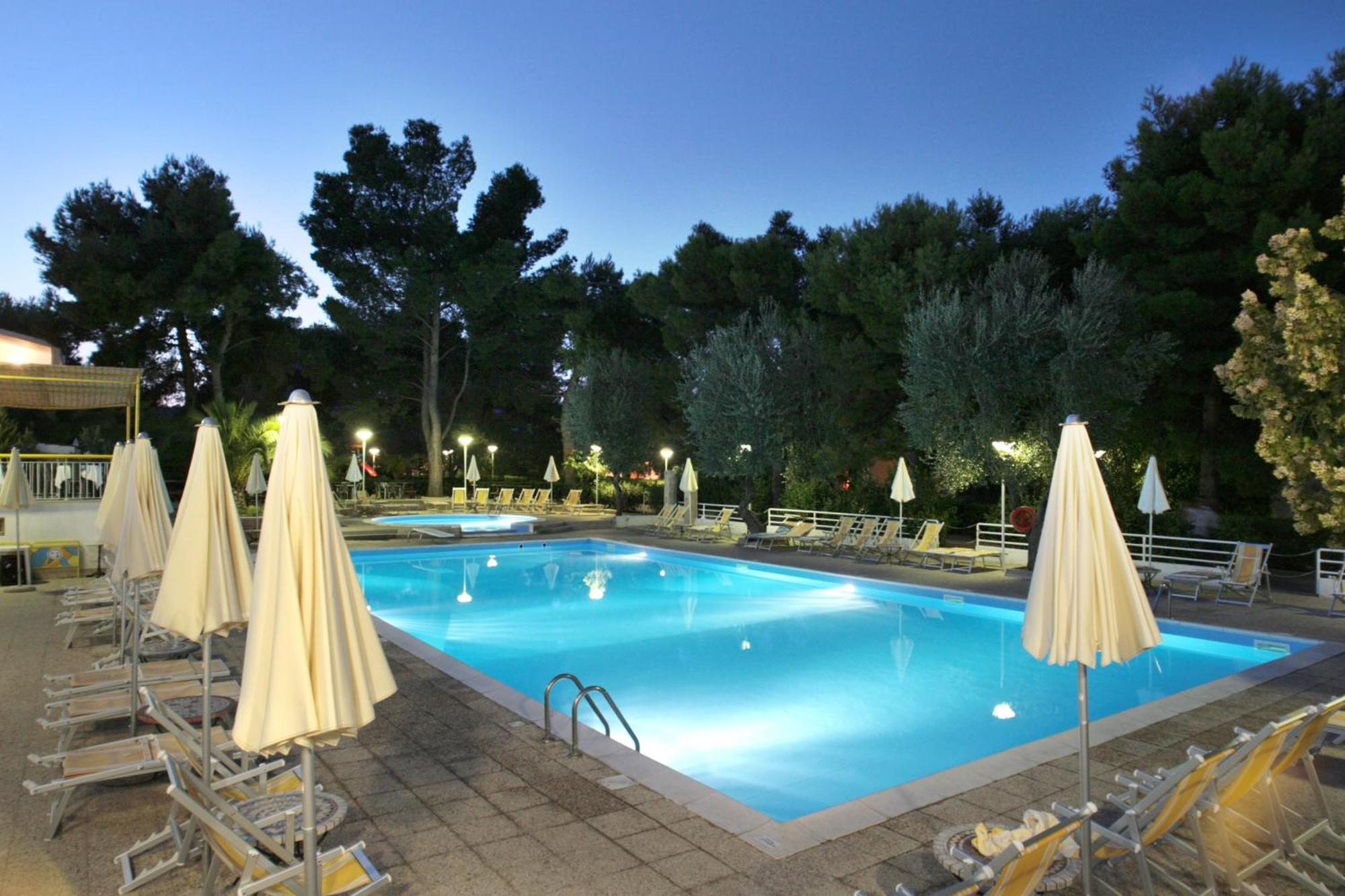 Villaggio Turistico Residence Delfino Весте Екстериор снимка